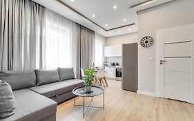 Central Platinum Apartments 28 z balkonem